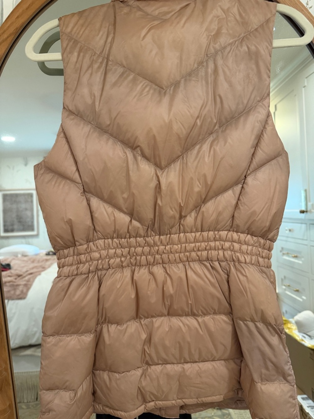 Athleta Banner Peak Down Vest in a blush with rose gold hardware - S - Picture 4 of 4